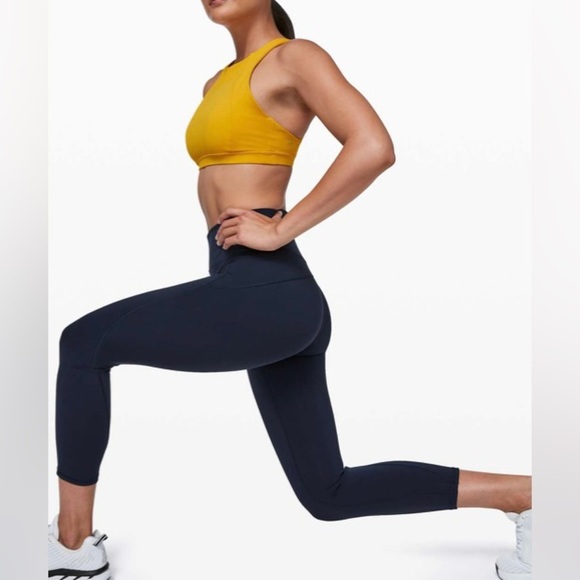 Lululemon In Movement Crop 23 “ in True Navy Color Size 6 - Picture 11 of 11